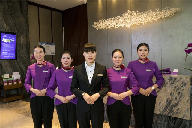 1-2、中青旅山水酒店 前臺(tái)服務(wù)員.jpg